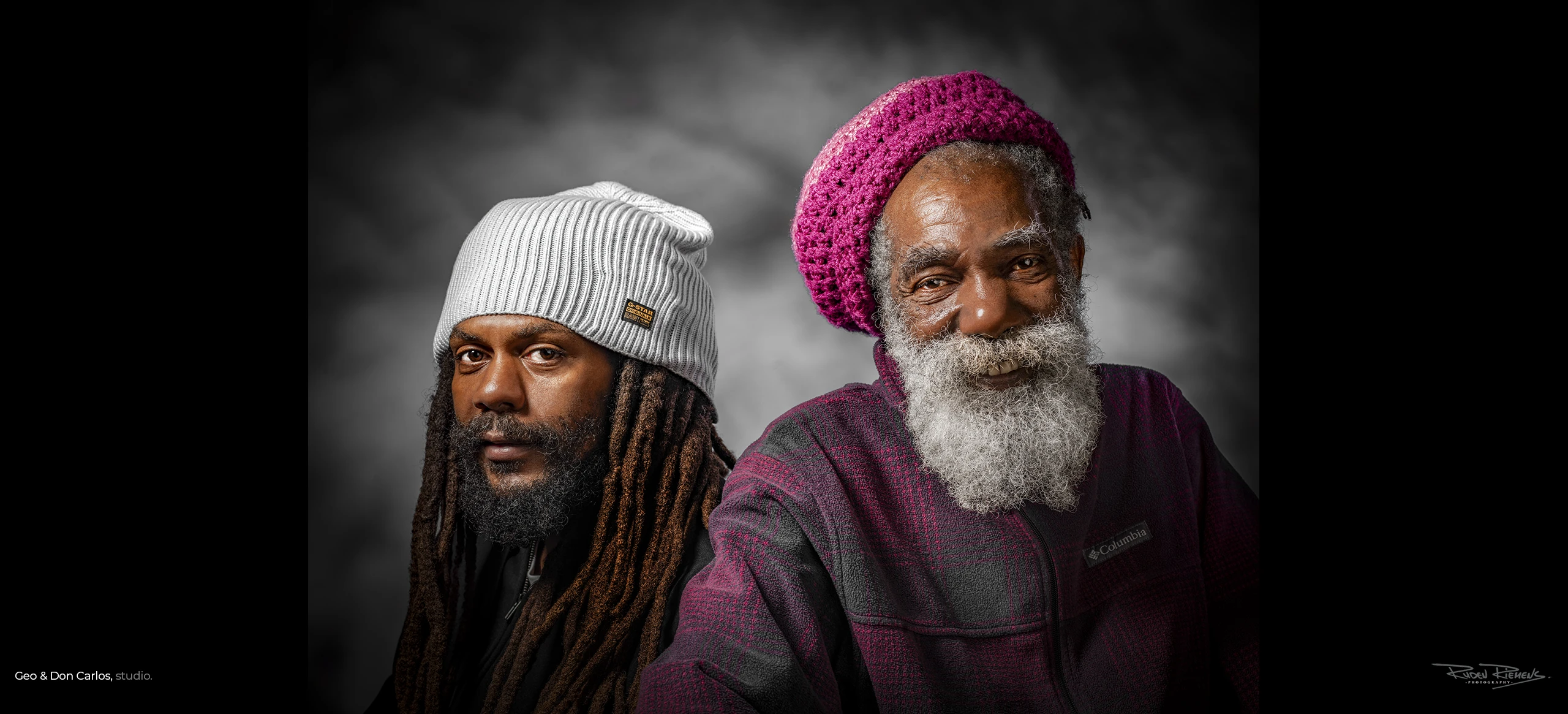 Portret van de Jamaicaanse reggae legende en vroegere zanger van Black Uhuru Don Carlos samen met zijn zoon Geo gefotografeerd door Ruden Riemens Fotografie portret Ruden Riemens Photography portrait.