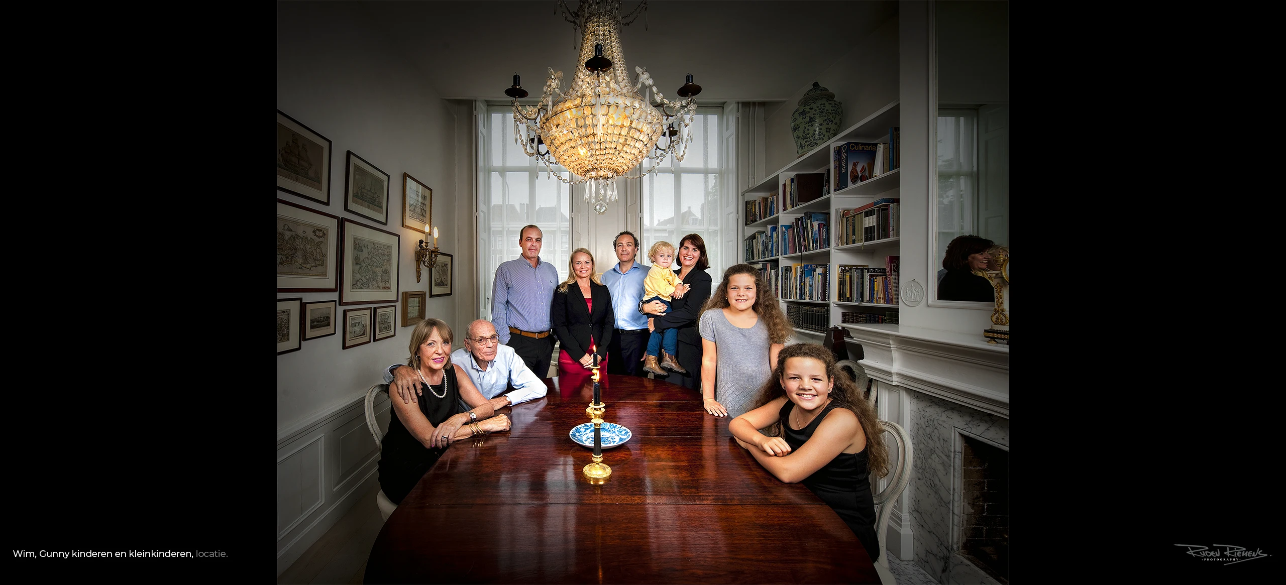 Familieportret op locatie gemaakt door Ruden Riemens Fotografie.