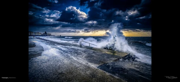 Brekende golf op de boulevard van Vlissingen Zeeland, Ruden Riemens Fotografie Zeeland Kleur.