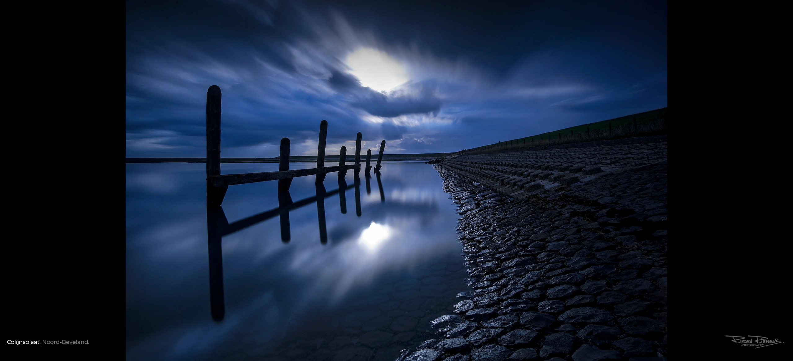 De oude landbouwhaven bij Colijnsplaat in Zeeland, gefotografeerd door Ruden Riemens, geroemd om zijn prachtige fotografie voor aan de muur.