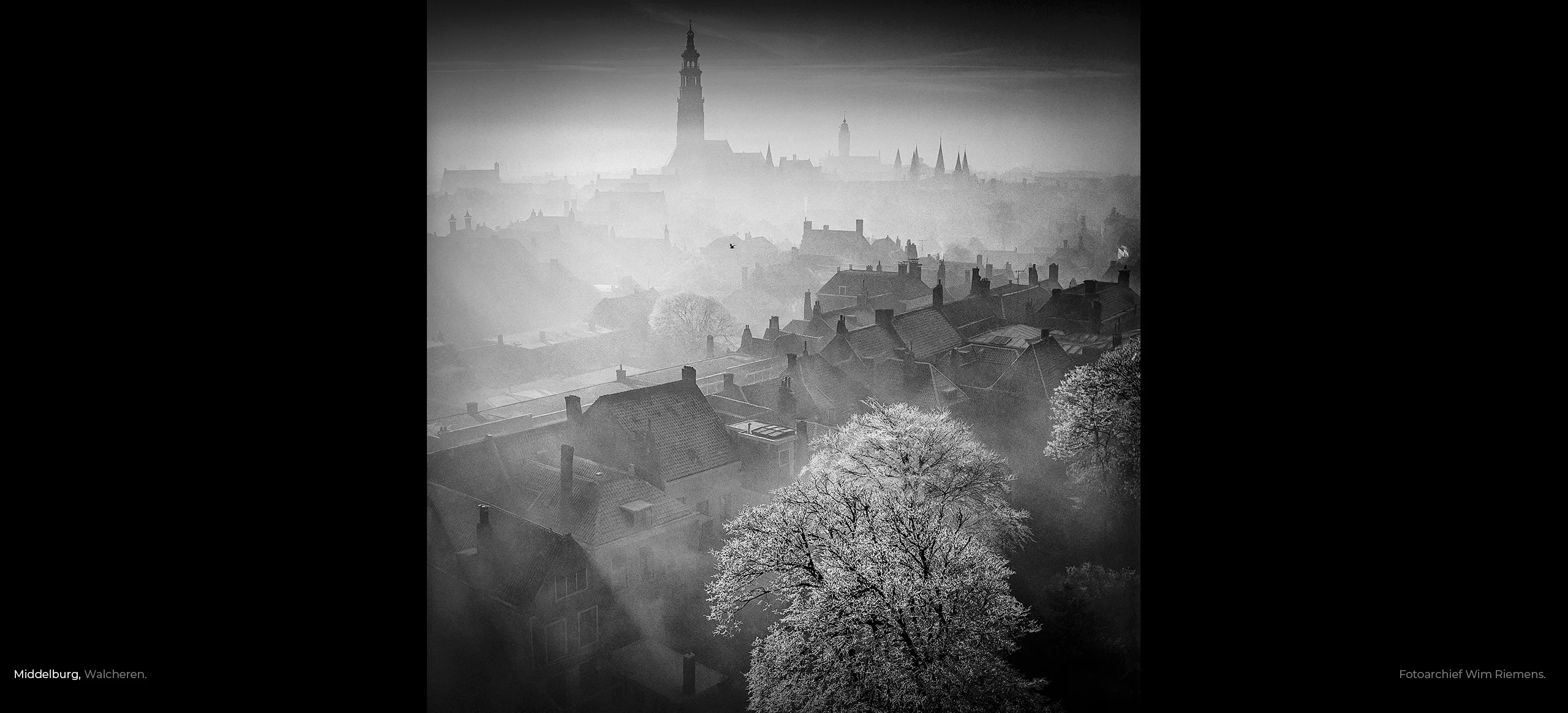 Middelburg in de mist met Lange Jan, Abdij en Stadhuis, archief Wim Riemens.