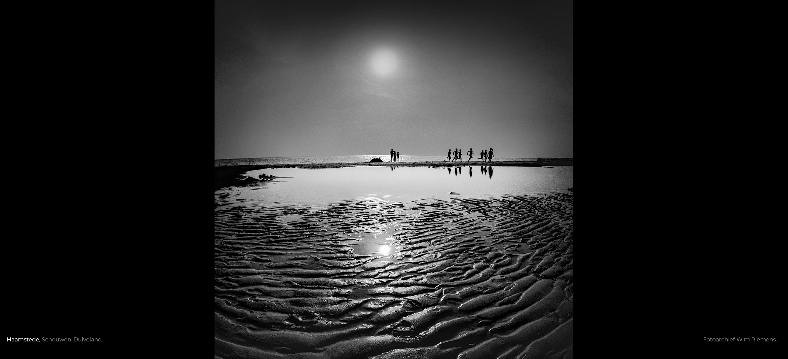 Recreëren aan de Zeeuwse kust, rennen op het strand te Haamstede, fotoarchief Wim Riemens.