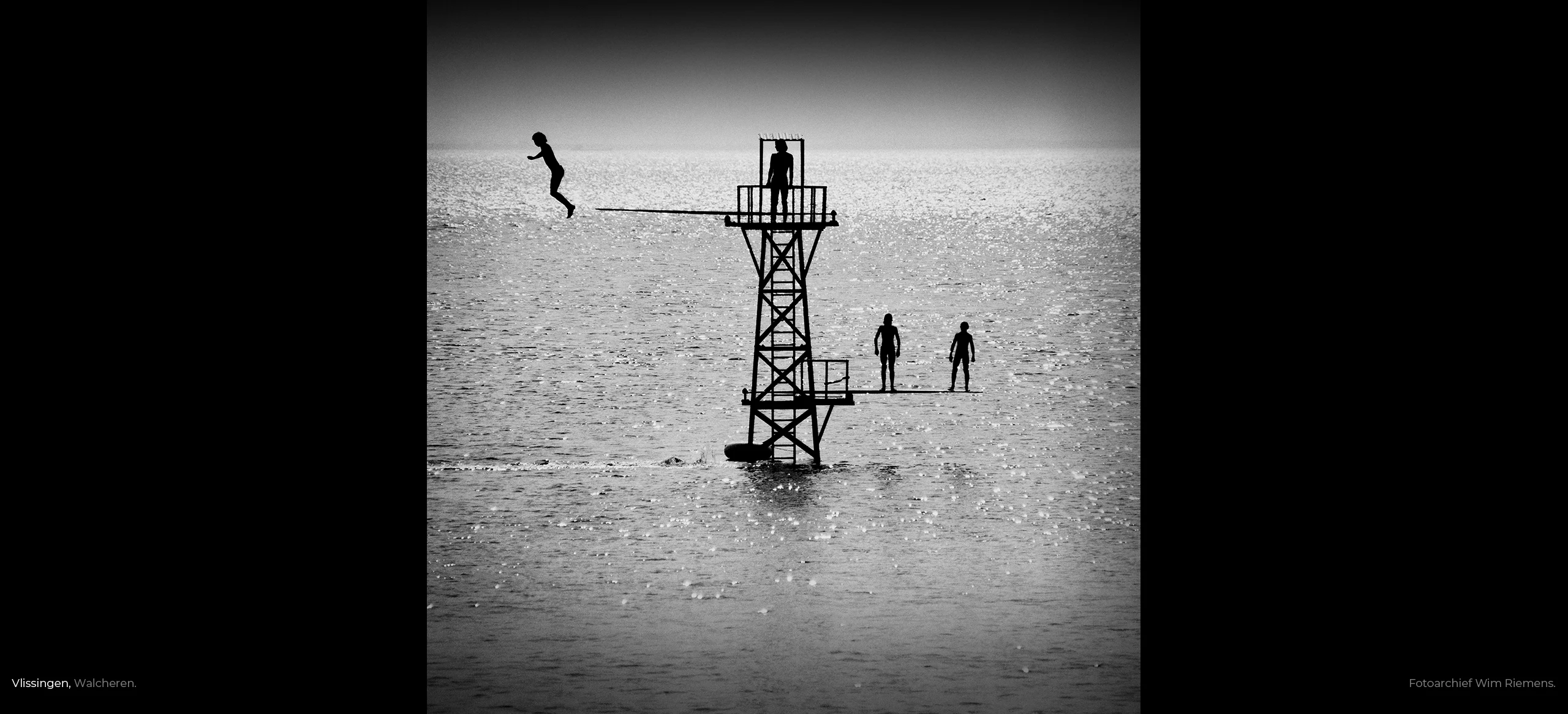 Sprong vanaf de duiktoren In Vlissingen te Zeeland, foto Wim Riemens.