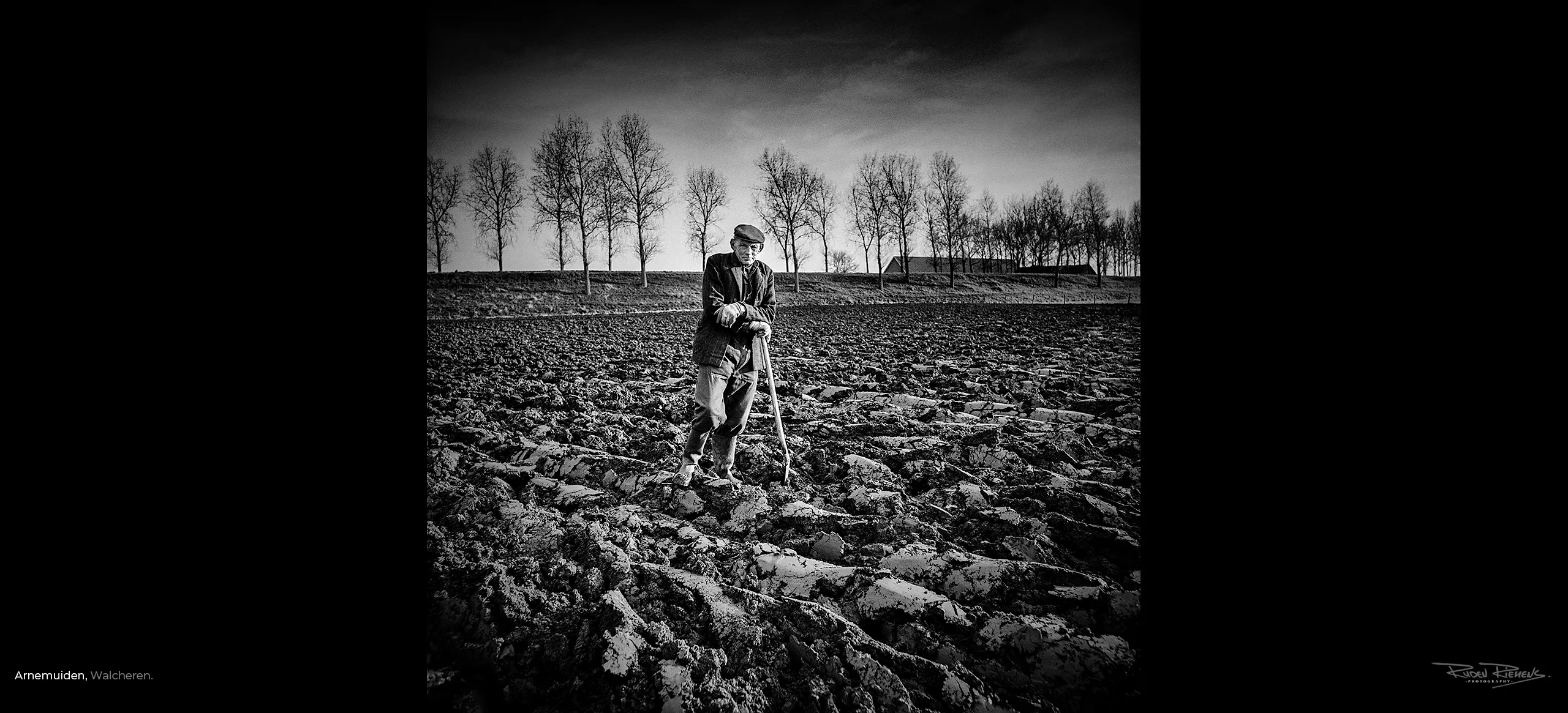 Mooi portret van een boer op zijn akker te Arnemuiden, gefotografeerd door Ruden Riemens.